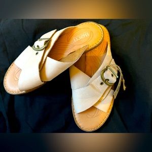 size 8 Born slide sandal.. NWOT